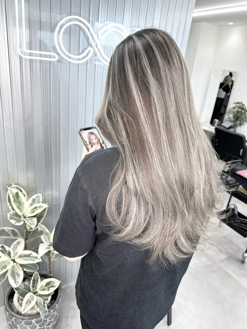 ロング カラー ヘアカラー LOOP hairのヘアスタイル