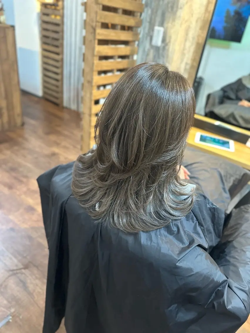 セミロング カラー レイヤーカット カット ヘアカラー Luzir⭐︎ GEN⭐︎のヘアスタイル