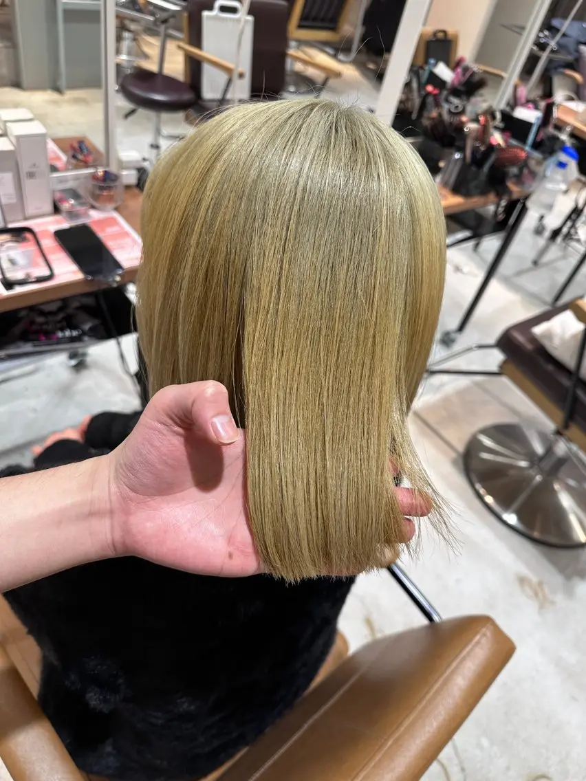 ミディアム カラー ベージュカラー ブリーチ オリーブベージュ レイヤーブリーチ特化 ホワイト専門/岸のヘアスタイル