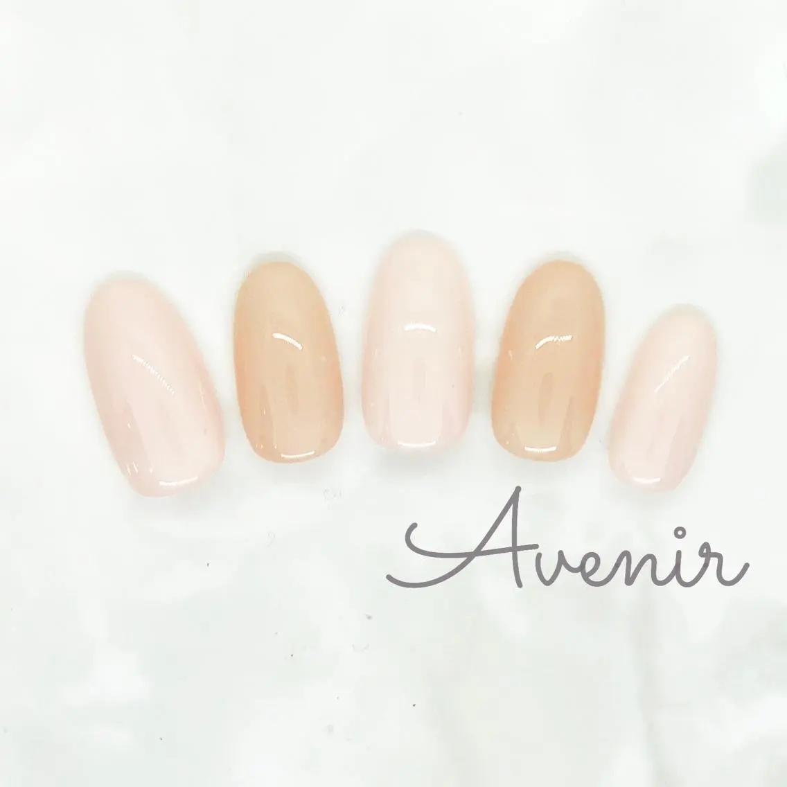 ネイル マツエク・マツパ ハンドネイル Avenir 表参道 nail＆eye予約のネイルデザイン