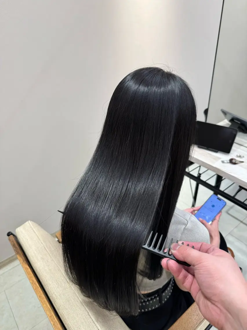 セミロング sakai toshinoriのヘアスタイル