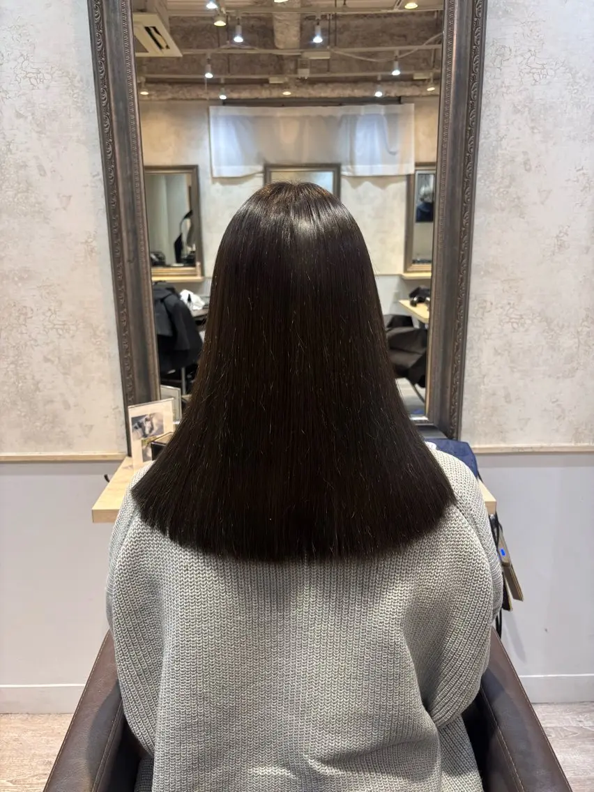 ロング アッシュ アッシュグレー lutia池袋 momoka⠀のヘアスタイル