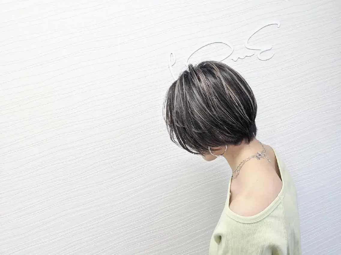 ショート カラー ハンサムショート ハイライトカラー ハイライト ショートヘア LaRmE 代表　HoHaRa.のヘアスタイル