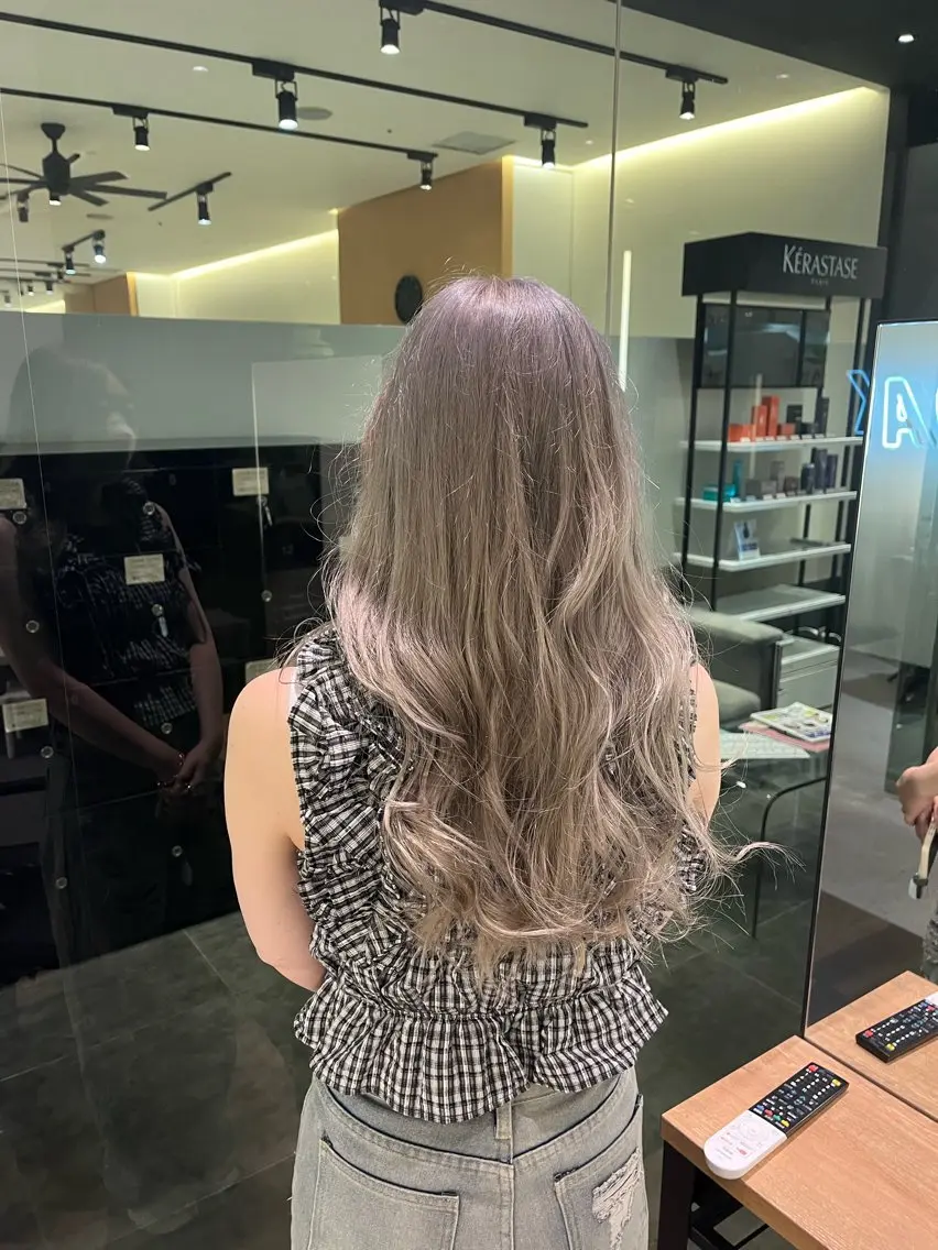 ロング ヘアカラー ブリーチ/ レイヤー/ツバキのヘアスタイル