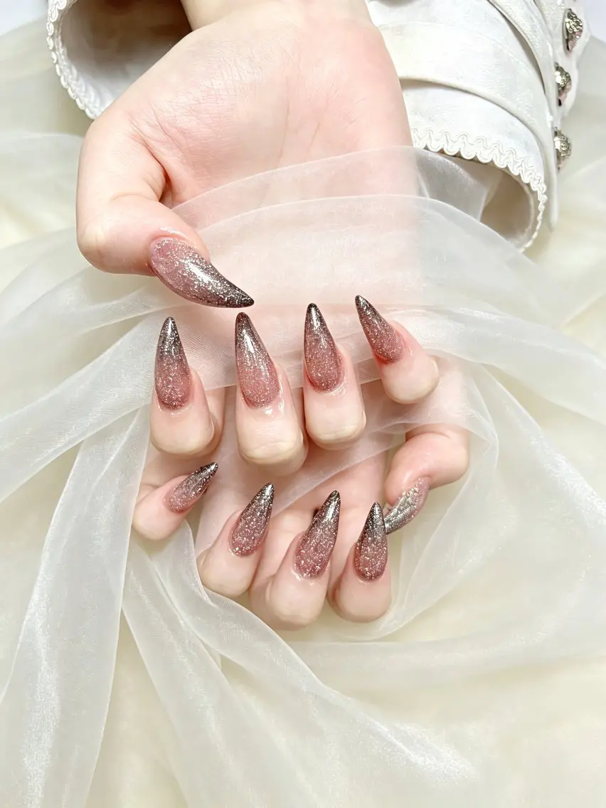 (オフ别料金)🐱猫爪ネイル💅マグネット/ラメ/ワンカラ-グラデーションの写真