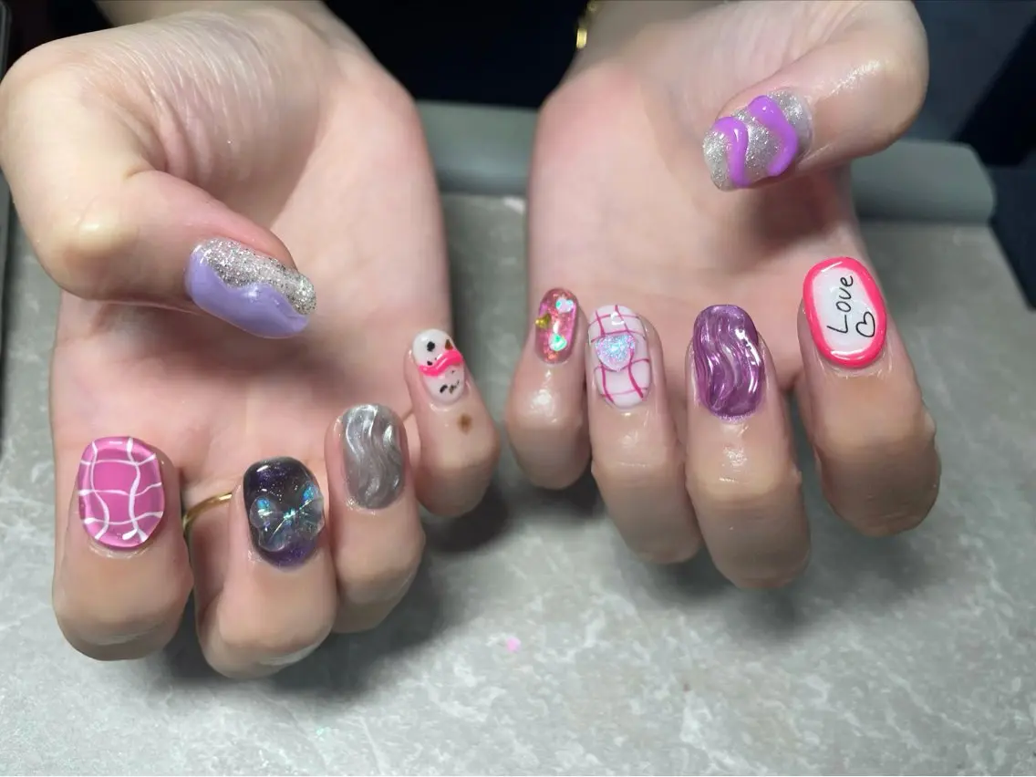 ネイル LAVISH 大和店 emi・:*+のネイルデザイン