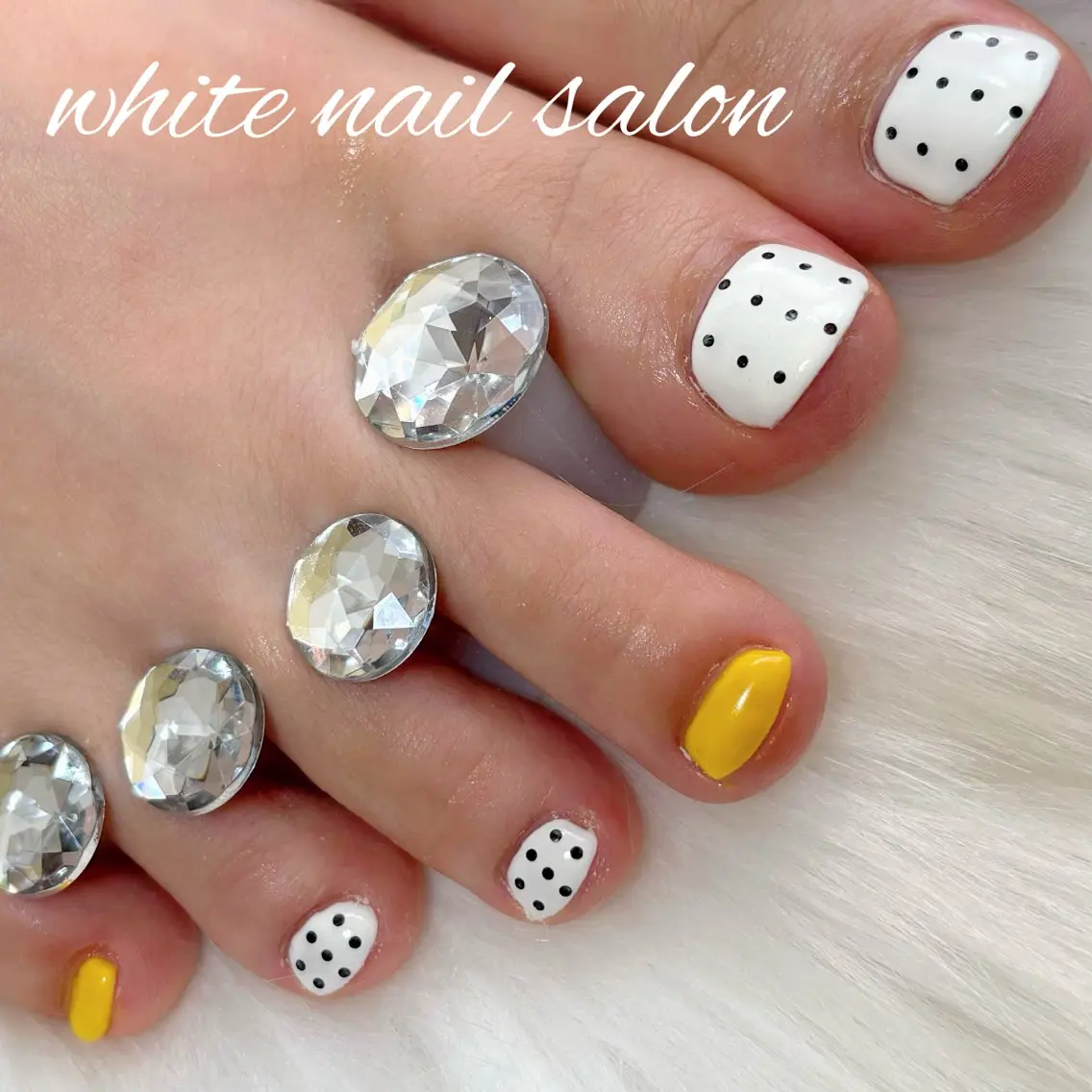 ネイル ホワイト フットネイル white nail salonのネイルデザイン
