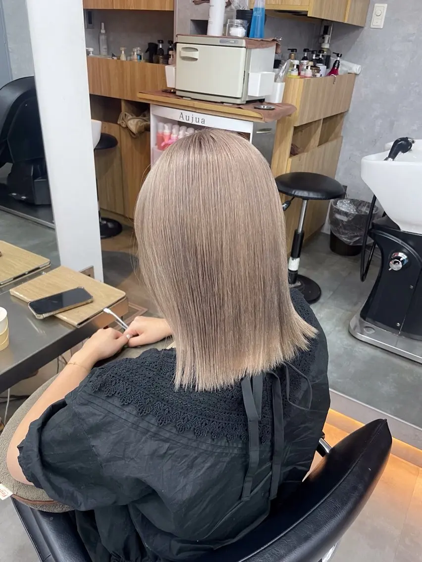 【ハイトーンカラー⭐️】カット & ブリーチ ＆ カラー & トリートメントの写真