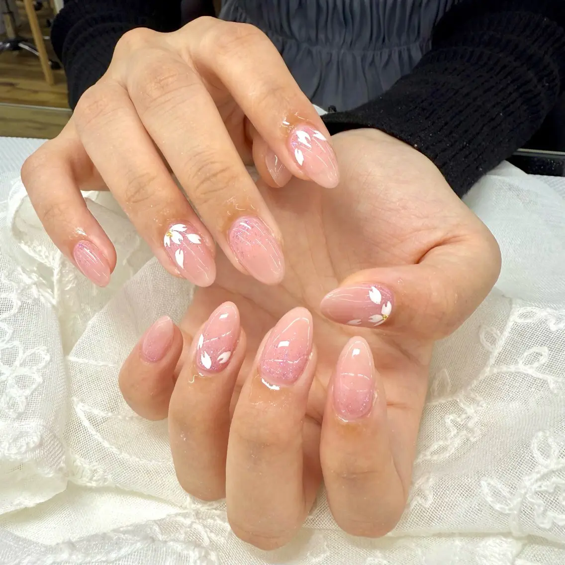 ネイル アートネイル 春ネイル MAXKELLY正池 白フレンチ募集🕊️のネイルデザイン