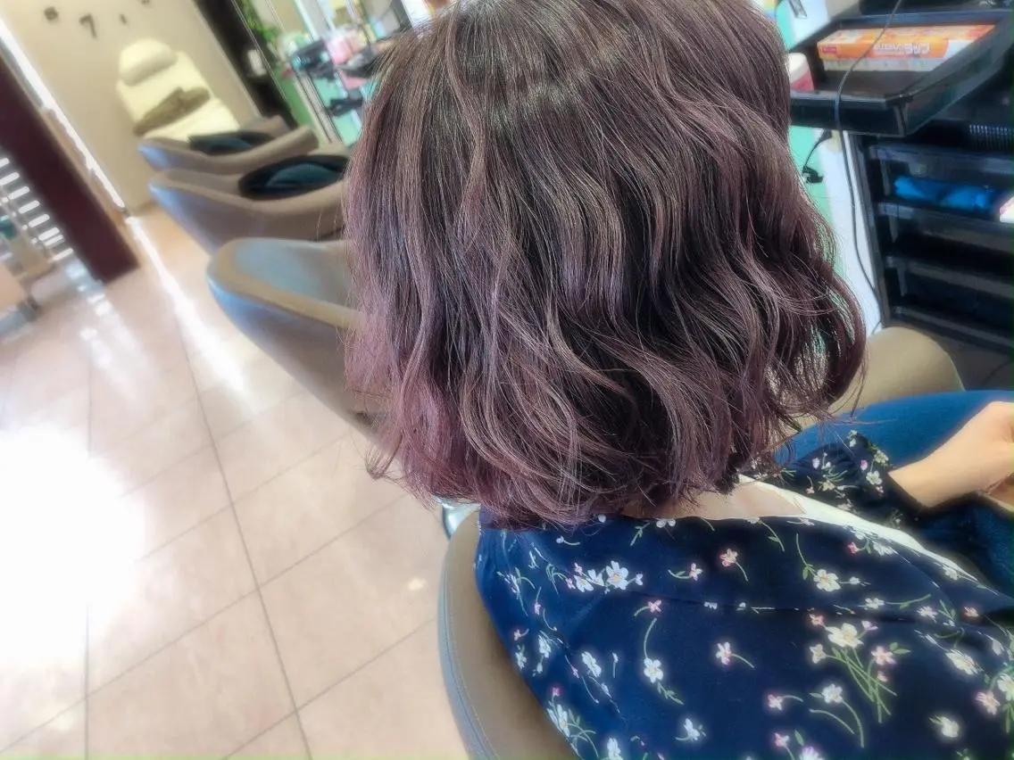 ショート パープルカラー ボブ 松田 みのりのヘアスタイル