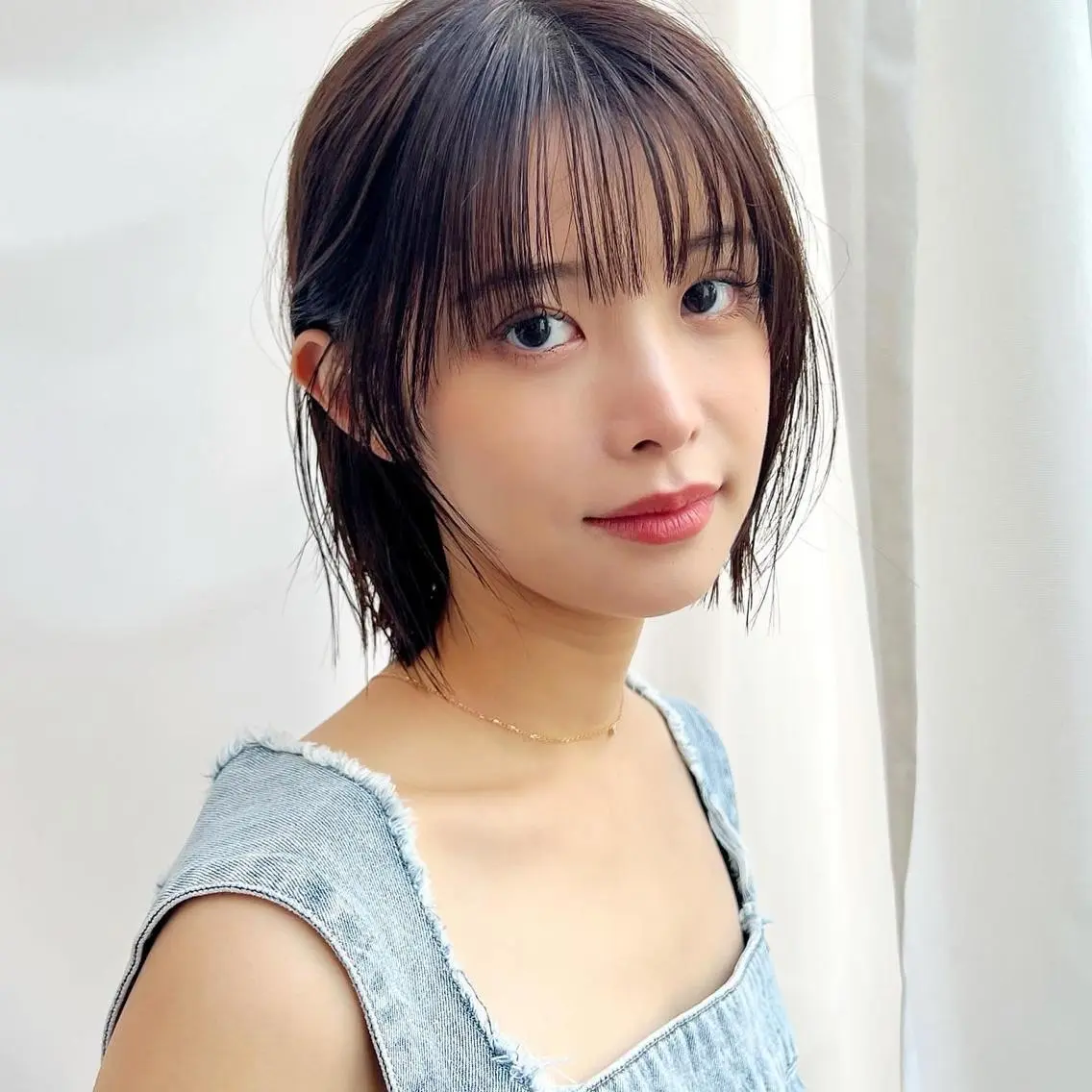 ショート カラー 切りっぱなしボブ 前下がりボブ ブリーチ グレージュ イルミナカラー カット ヘアカラー トリートメント レイヤー専門家 ダブルカラー修のヘアスタイル