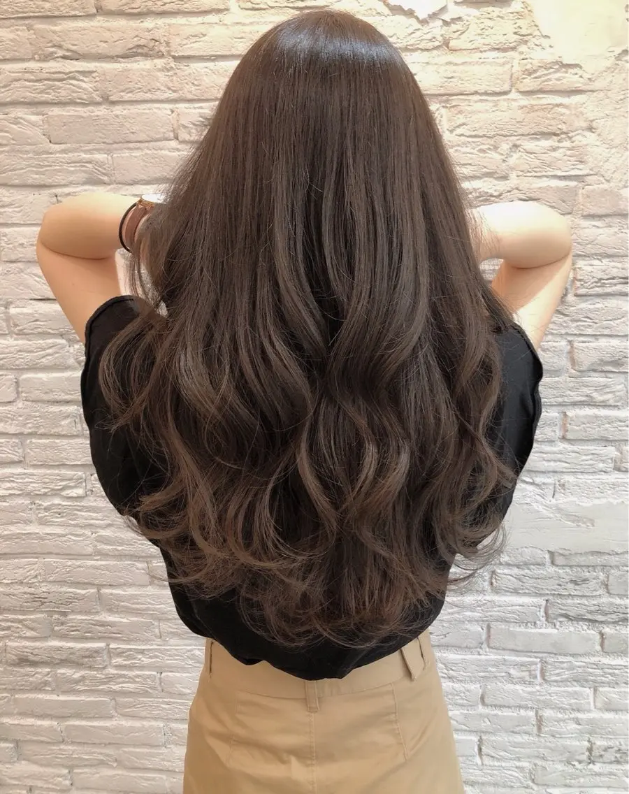 カラー カット ヘアカラー トリートメント LoE[ロエ]桃井 香菜子のヘアスタイル