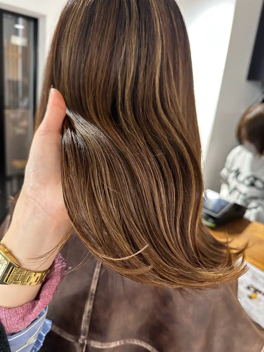 ミディアム カラー パーマ ヘアアレンジ メンズ キッズ トリートメント レイヤーカット/ 巻ける縮毛矯正のヘアスタイル