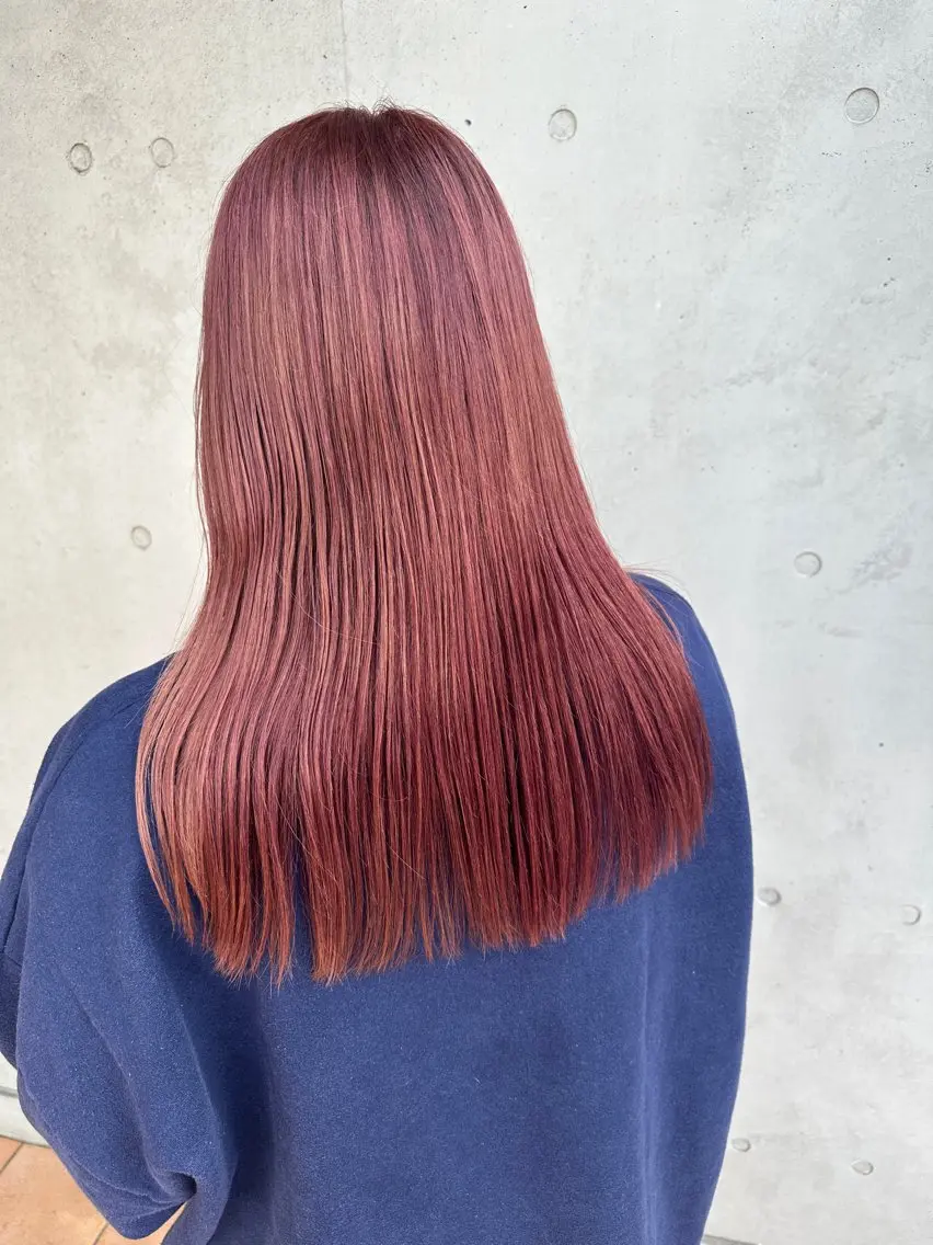 ロング 日曜日空きあり‼️ 艶々カラー🩷のヘアスタイル