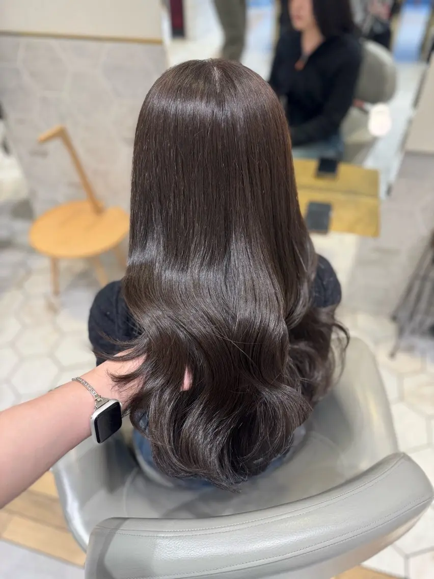 ロング カラー ブラウンカラー オリーブブラウン costes 今井芽依のヘアスタイル