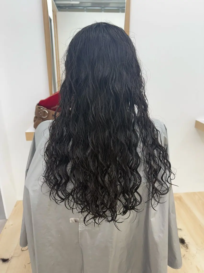 ロング パーマ スパイラルパーマ カット パーマ トリートメント スパイラルパーマ 🌐hina⭐️のヘアスタイル