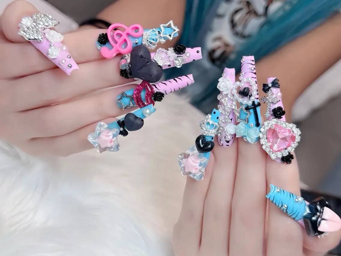 ネイル オーロラネイル チークネイル 桜ネイル クリアネイル ドット ハンドネイル Rin Nail Shinokuboのネイルデザイン