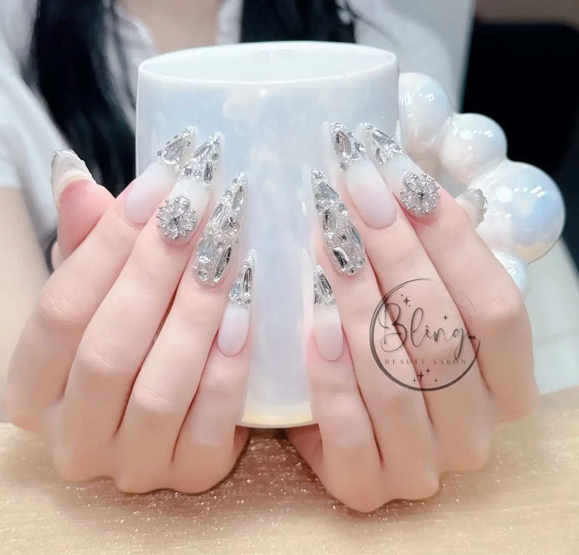 ロング 韓国風ヘア ハンドネイル Bling Salonのネイルデザイン