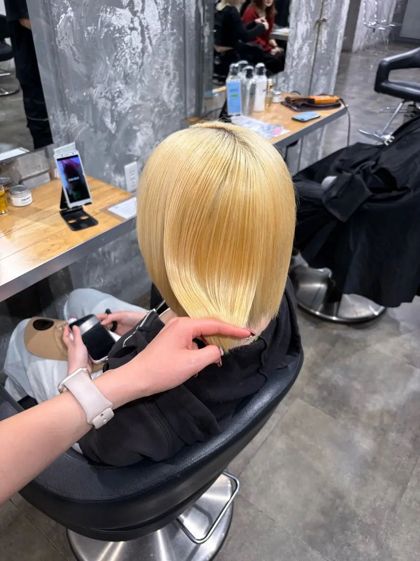 ショート カラー ヘアカラー トリートメント ハイトーン 横浜💞ミオのヘアスタイル