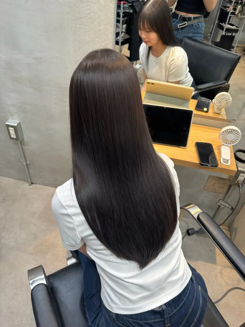 ロング カラー 透明感カラー グレージュ ヘアカラー トリートメント Anna / TWINのヘアスタイル
