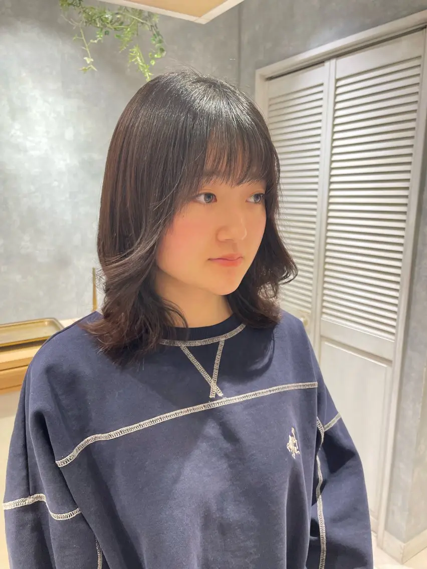 ミディアム 透明感カラー 🩶🩵🩷AIRIのヘアスタイル
