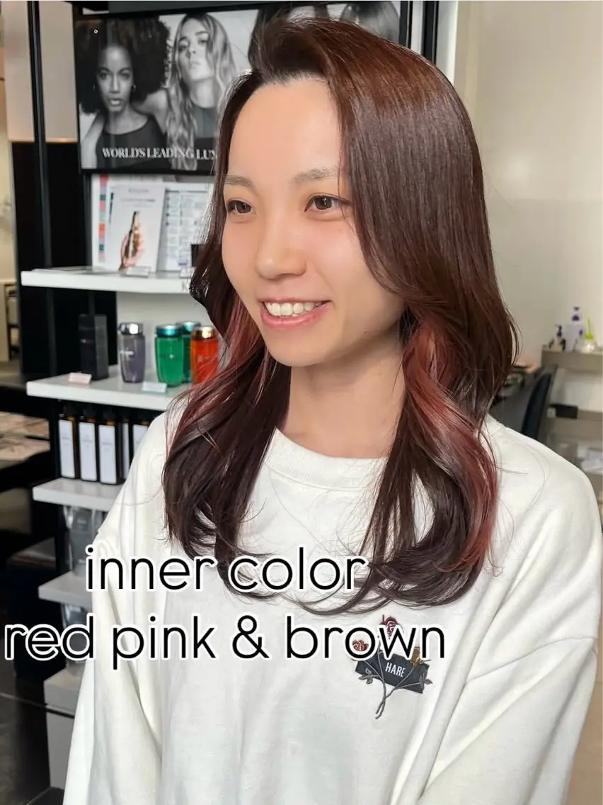 セミロング カラー ブラウンカラー インナーカラー レッドカラー ヘアカラー trico心斎橋 ナツミのヘアスタイル