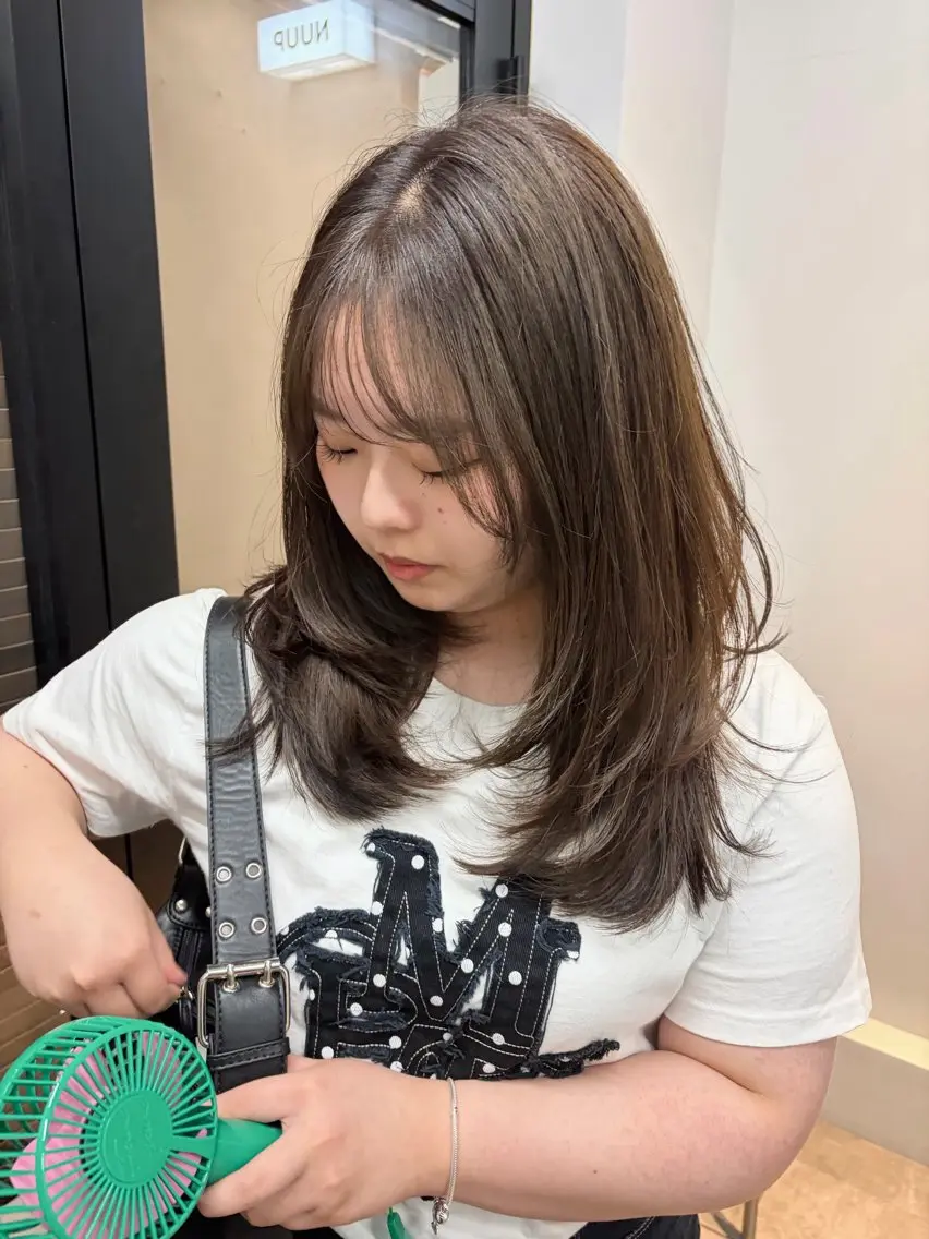 ロング カット ヘアカラー トリートメント 下川 結月のヘアスタイル