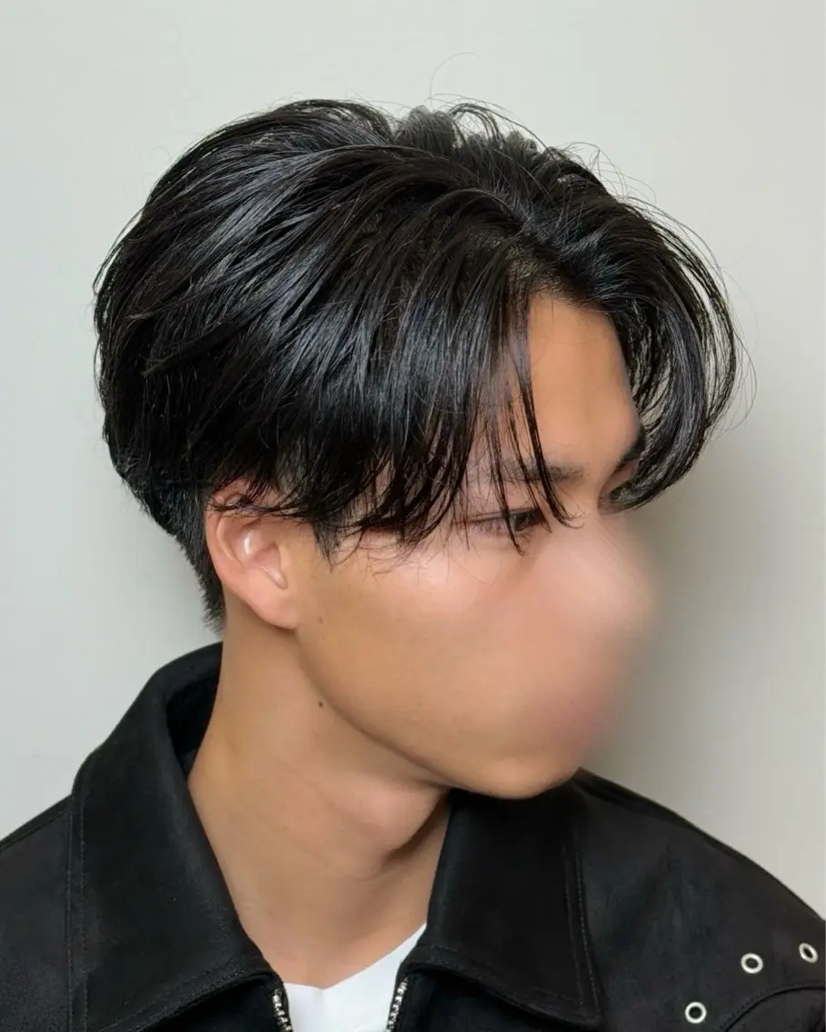 ショート パーマ メンズ センターパート 刈り上げ 井ノ本 成海 / カラー/縮毛矯正のヘアスタイル
