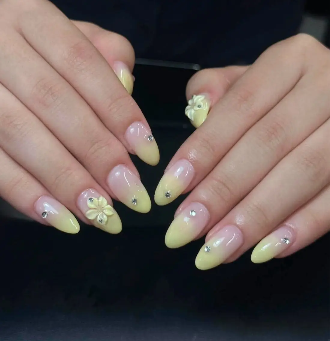 ネイル フラワーネイル グラデーション 韓国ネイル 持ち込み シンプルネイル Iconic Nailのネイルデザイン