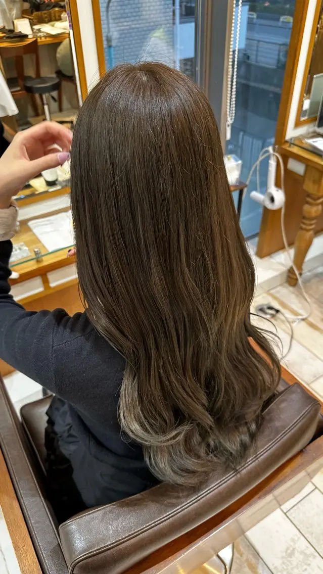 ロング カラー 透明感カラー グレージュ オリーブカラー オリーブグレージュ オリーブグレー ヘアカラー fifth原宿 宮部蓮のヘアスタイル