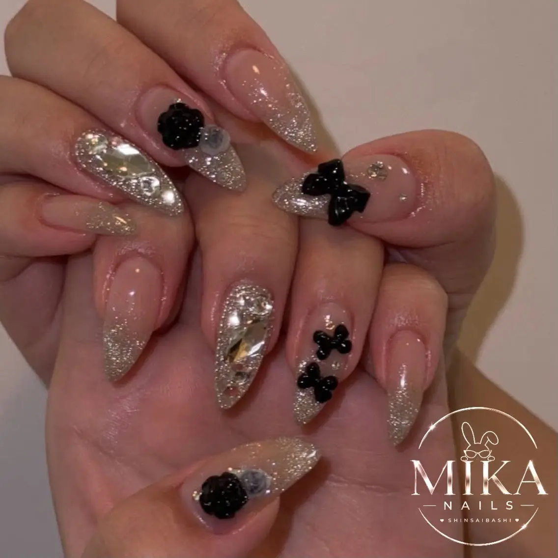 ネイル ガーリー キラキラネイル 韓国ネイル ロングネイル シンプルネイル ハンドネイル Genie Mika Nailsのネイルデザイン