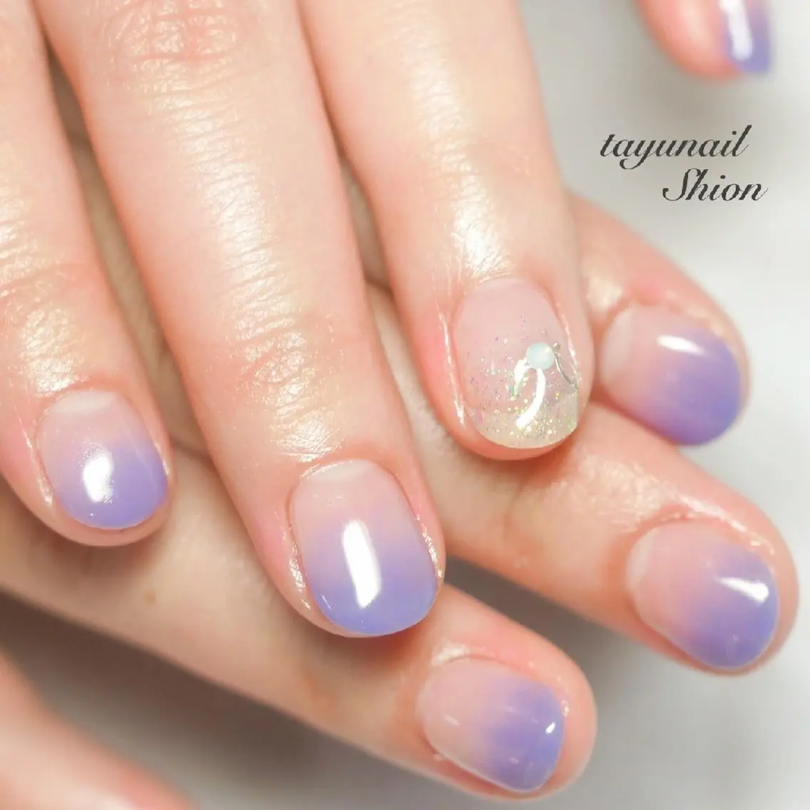 ネイル ブルー ジェルネイル グラデーション ラメ(グリッター) ラメグラデーション ハンドネイル ネイルサロン 【たゆnail】のネイルデザイン