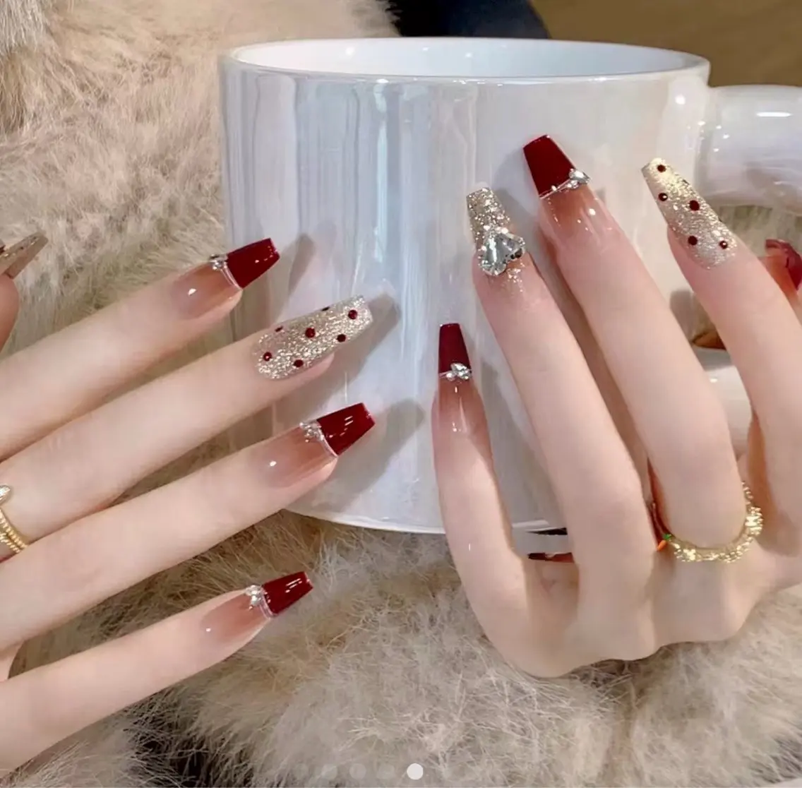 ロング AMI Nailsalonのネイルデザイン