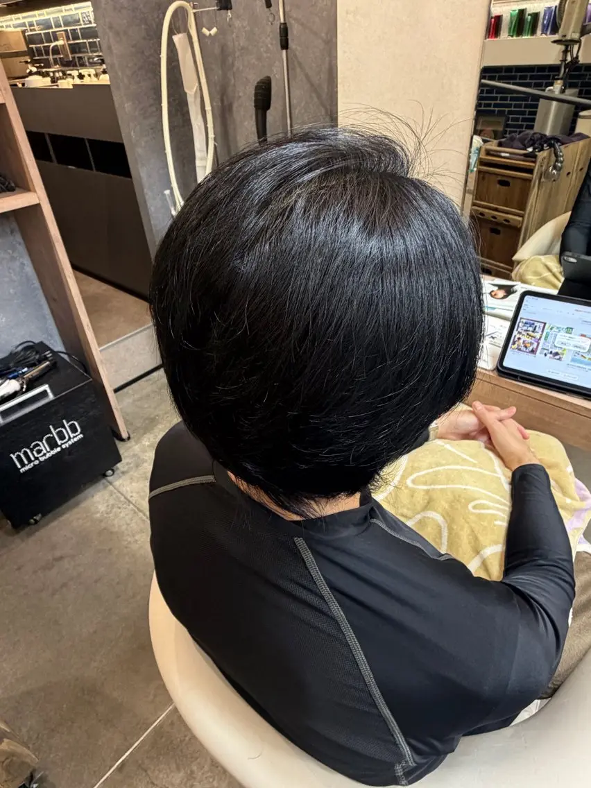 カラー メンズ 黒髪 吉野 紗季のヘアスタイル