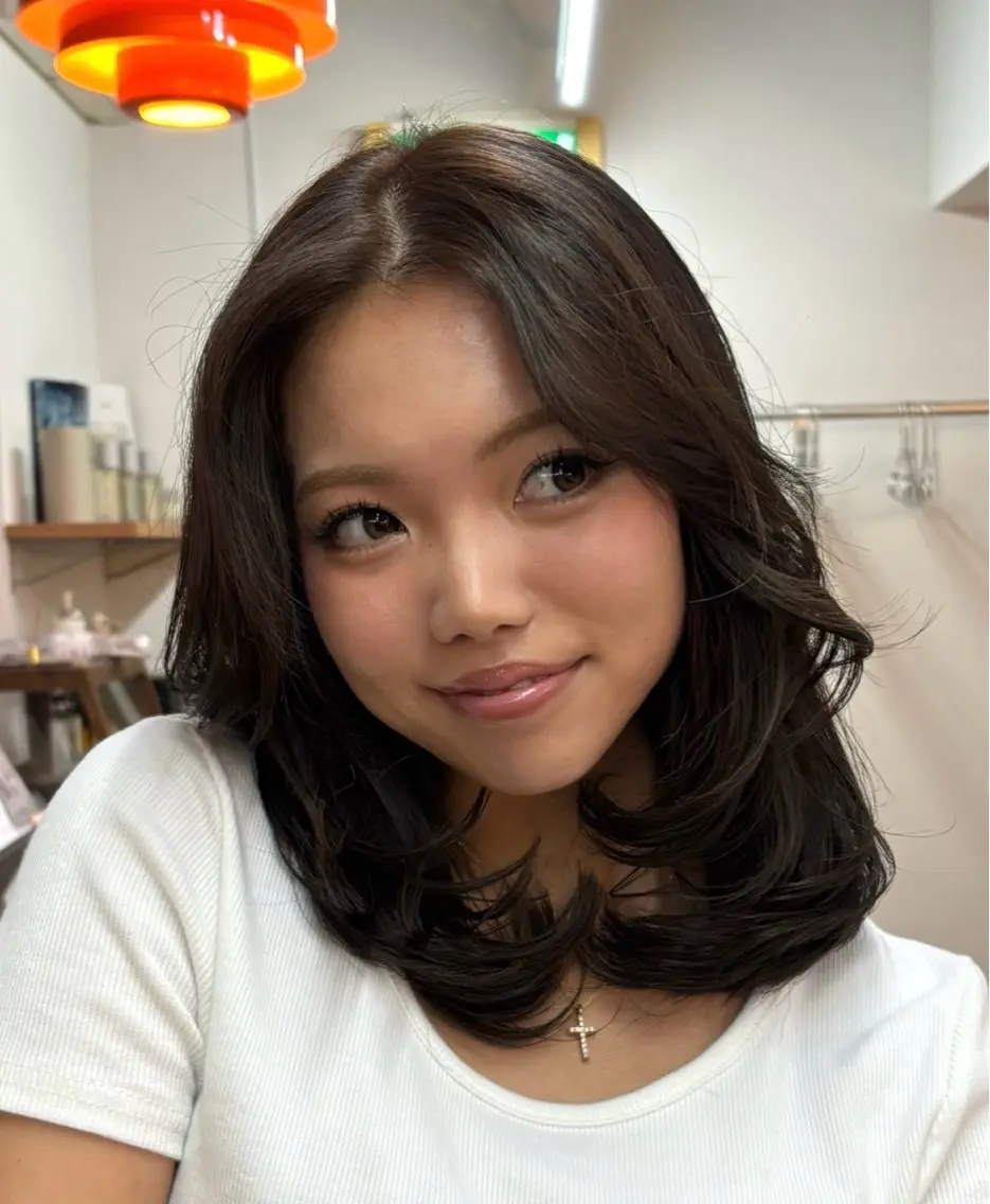 ミディアム カラー カット ヘアカラー トリートメント ナナ/大阪心斎橋/ 海外レイヤーカットのヘアスタイル