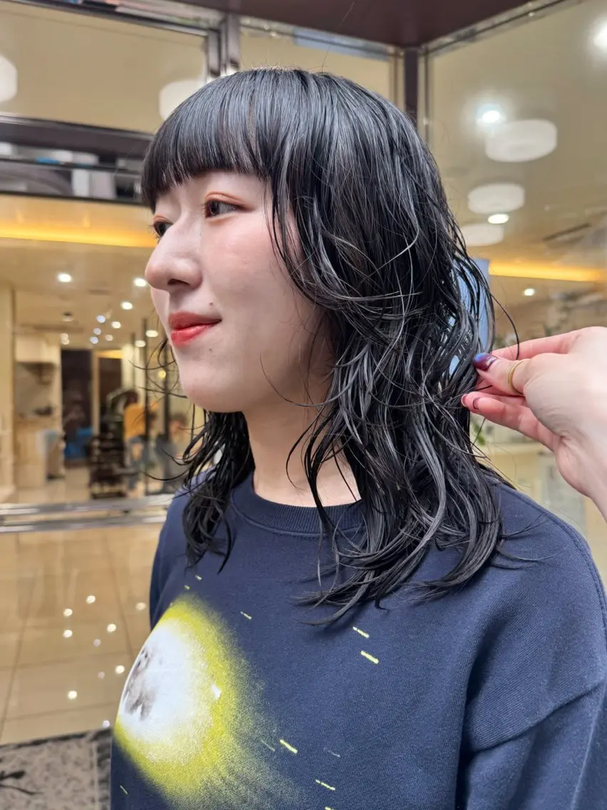 ミディアム パーマ ミディアムレイヤー ミディアムパーマ レイヤーカット Seeknext // Rukaのヘアスタイル