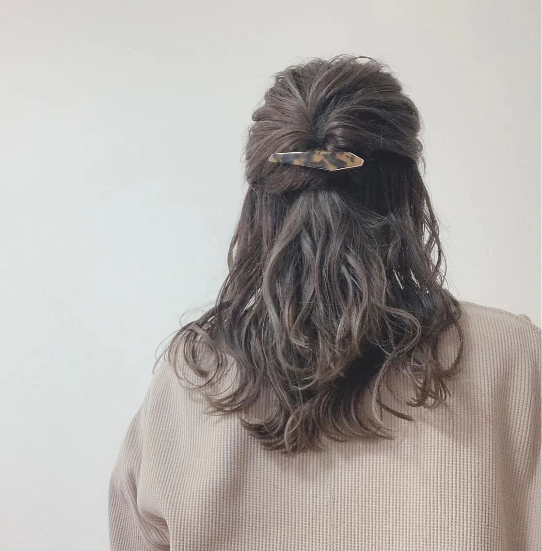 セミロング ヘアアレンジ ハーフアップ NUMBER_ ユイナのヘアスタイル