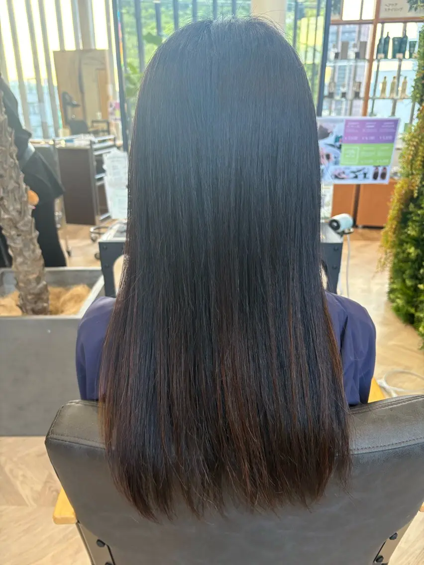 ロング ヘアカラー 宮崎 瑠梨のヘアスタイル