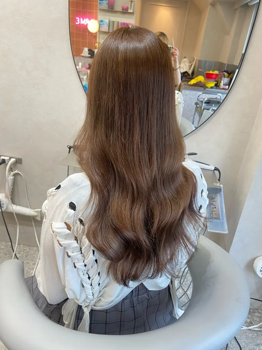 ロング カラー ベージュカラー ブリーチ ケアブリーチ ダブルカラー ミルクティーベージュ カット ヘアカラー トリートメント 新宿/韓国ヘア 中明度カラー/かやのヘアスタイル