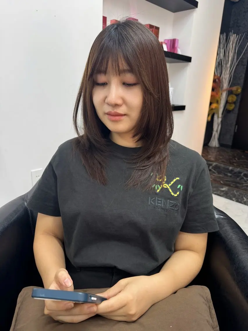 ミディアム ミディアムレイヤー レイヤーカット 櫻井 桃子のヘアスタイル