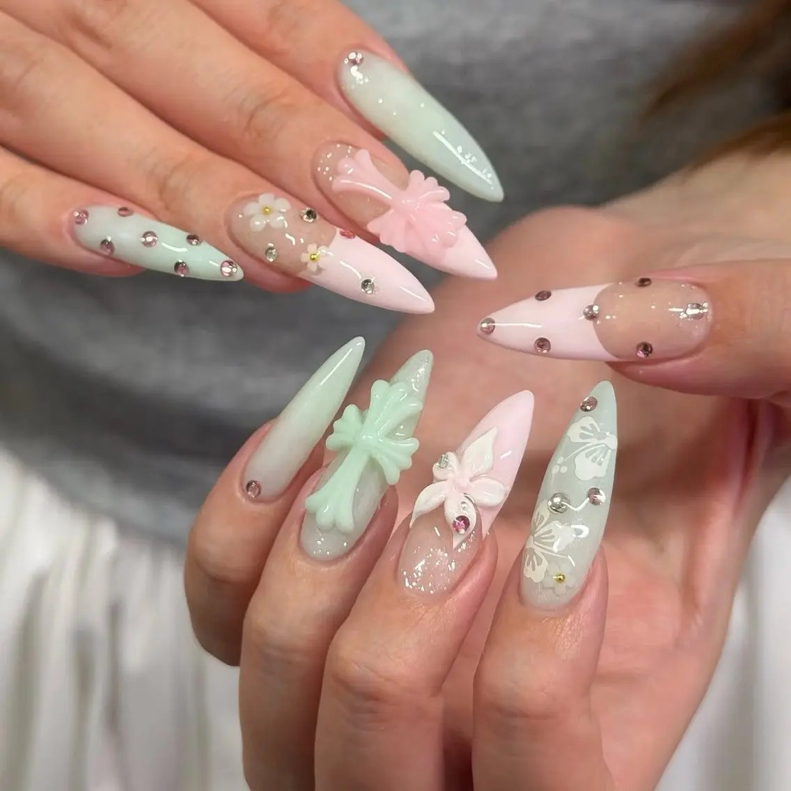 ネイル チークネイル ドット フットネイル フレンチネイル グラデーション ハンドネイル ハンドケア Nihonthy Nail 新宿のネイルデザイン
