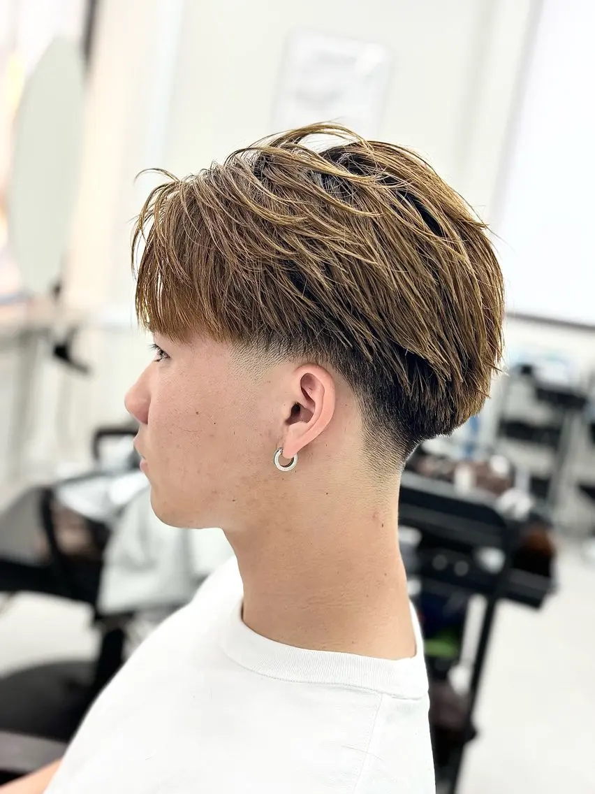 メンズ アップバング センターパート フェードカット 学生（メンズ向け） メンズショート カット ヘアカラー KanedaRio パーマ/フェードのヘアスタイル
