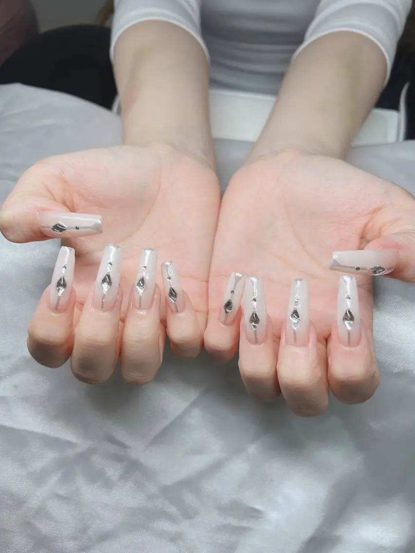 ネイル オーロラネイル チークネイル 長さ出し フットネイル フレンチネイル ハンドネイル Lee Nails チップ長さだし専門店のネイルデザイン