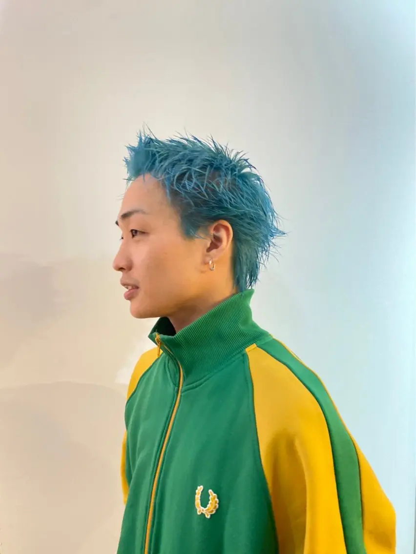 カラー メンズ メンズブリーチ ブリーチ ブルーカラー 三野 隼澄のヘアスタイル