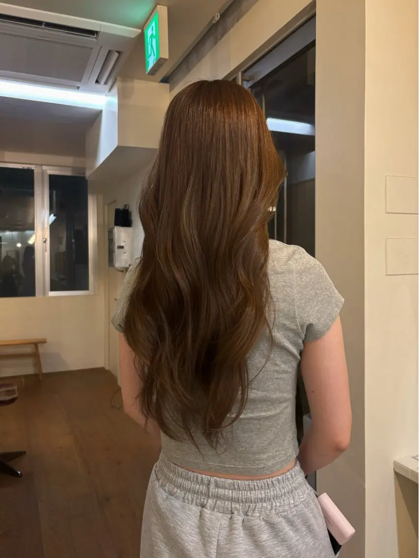 ロング カラー 透明感カラー/ くるくるパーマミウのヘアスタイル