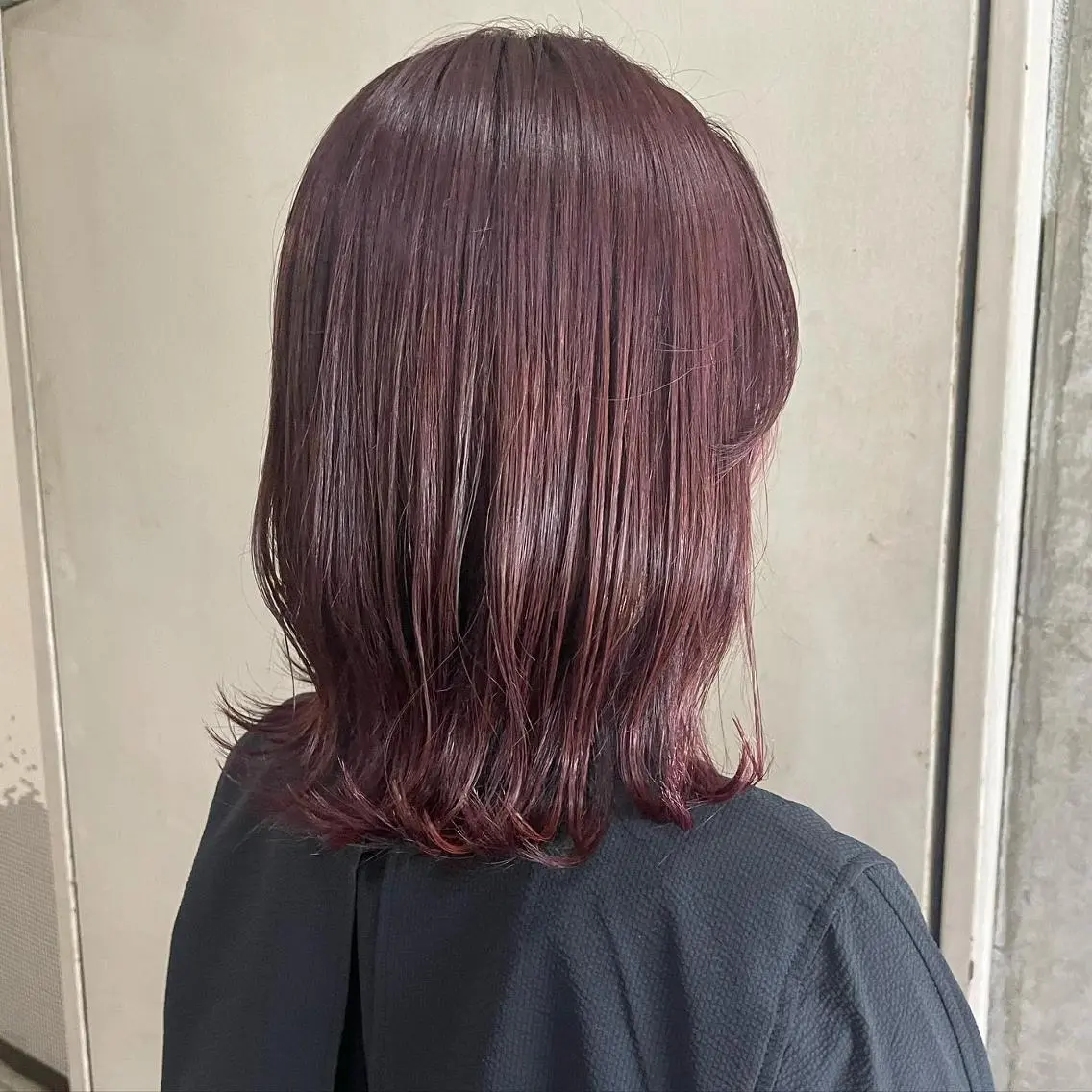 ミディアム カラー ブリーチ ダブルカラー イヤリングカラー トリートメント 吉村 夏椰のヘアスタイル