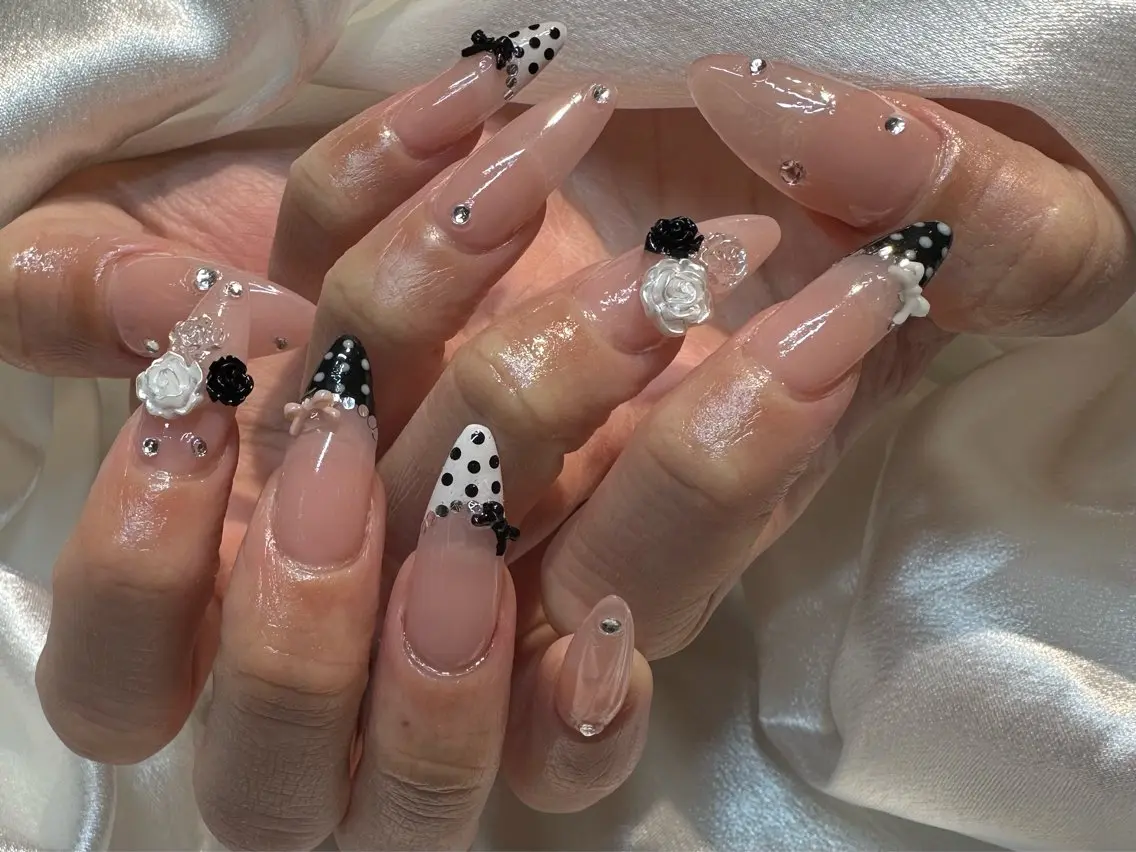 長さだし➕持ち込みデザイン(1​〜​4本)💅🏻🤍※3Dネイルや手書きアニメアートなどは承っておりません。の写真