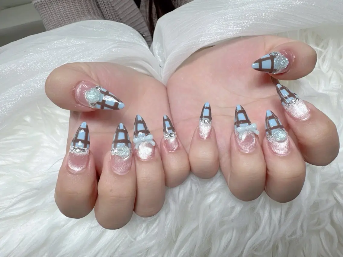 ネイル ブラウン フレンチネイル 韓国ネイル マグネットネイル ニュアンスネイル ハンドネイル ハンドケア Hara Nail 【持ち込みOK】のネイルデザイン