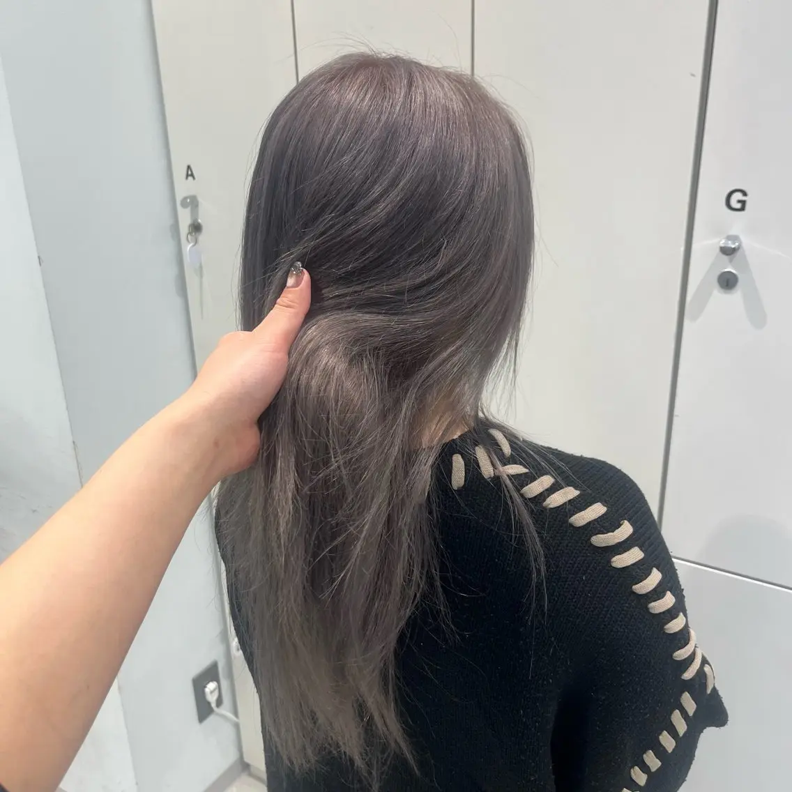 ロング カラー ブロンド グレージュ ラベンダーカラー ラベンダーグレージュ ラベンダーグレー ヘアカラー トリートメント 顔周りカット／透明感 カラー／Kurumeのヘアスタイル