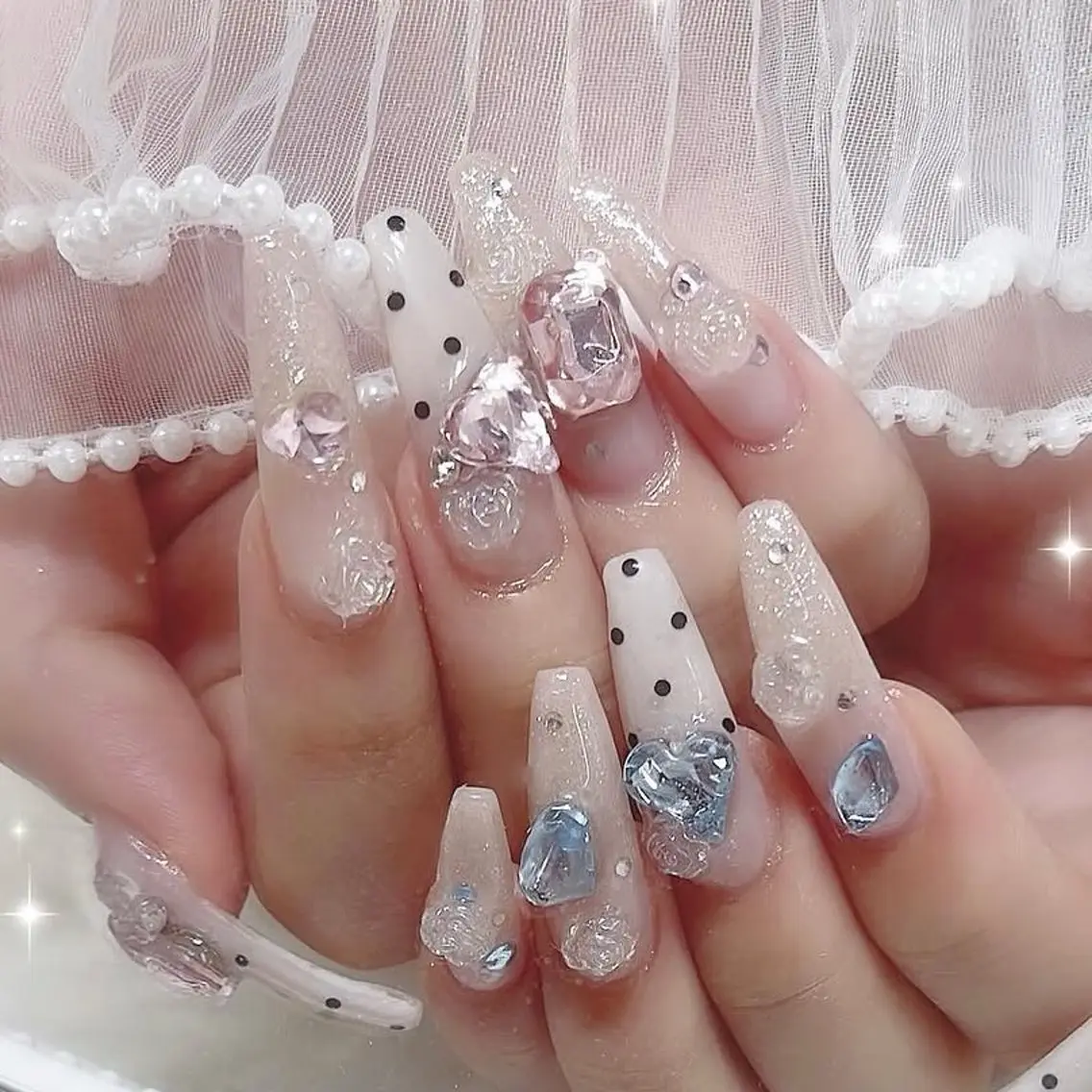 ネイル チークネイル ドット フットネイル フレンチネイル グラデーション ハンドネイル ハンドケア Nihonthy Nail 新宿のネイルデザイン